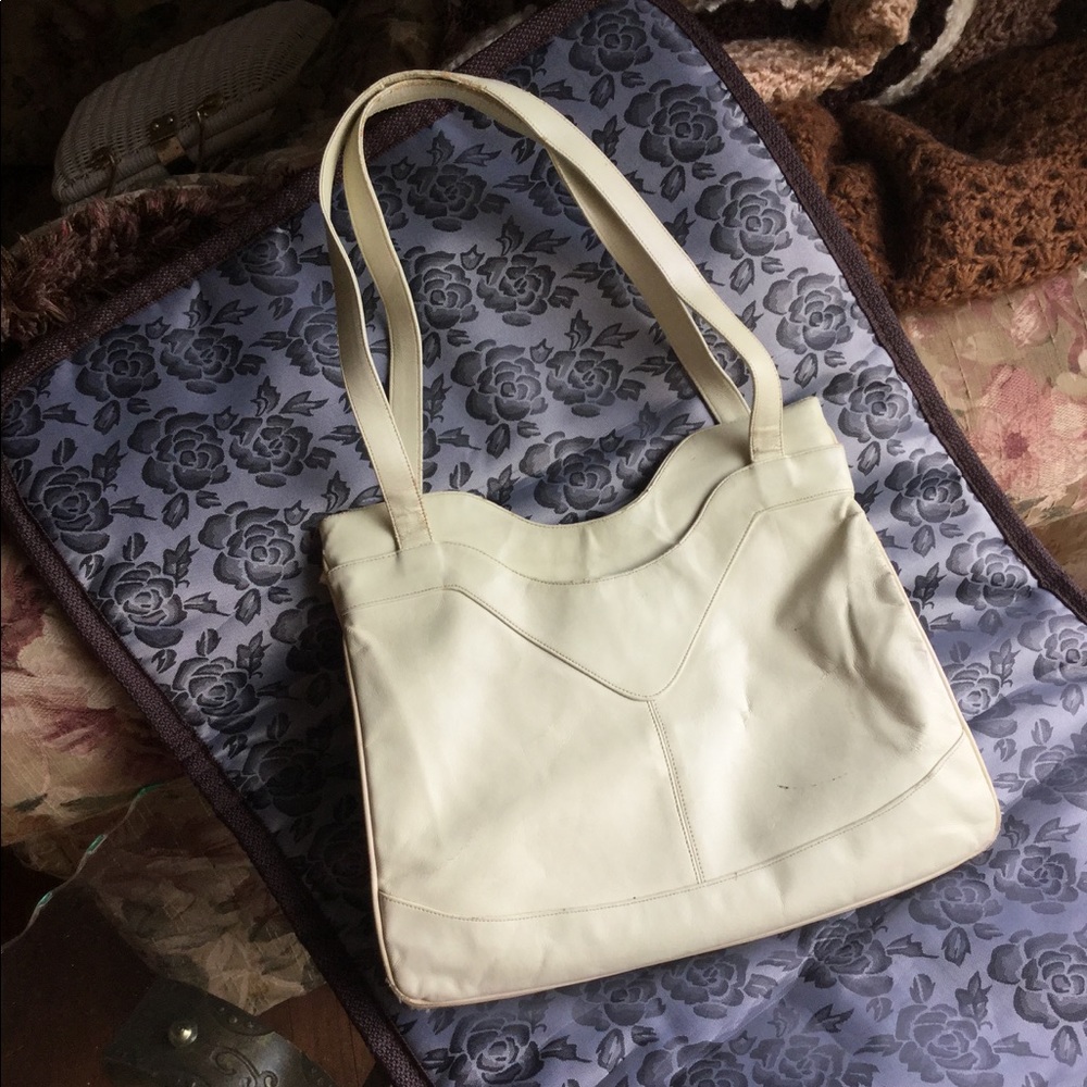 Vintage Lou Taylor Pocket Book Purse in Cream